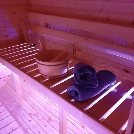 Na Wsi - Sauna I Jacuzzi Проживание в семье Dabrowka (Wolomin)